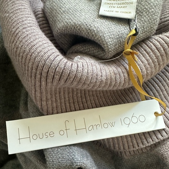 House of Harlow 1960 Fringed Poncho NWT - Picture 7 of 9